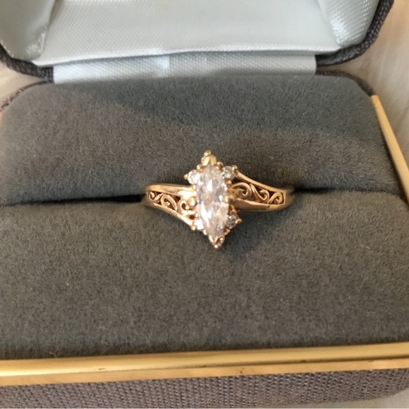 14k Yellow Gold Marquise Diamond Ring - Picture 3 of 16